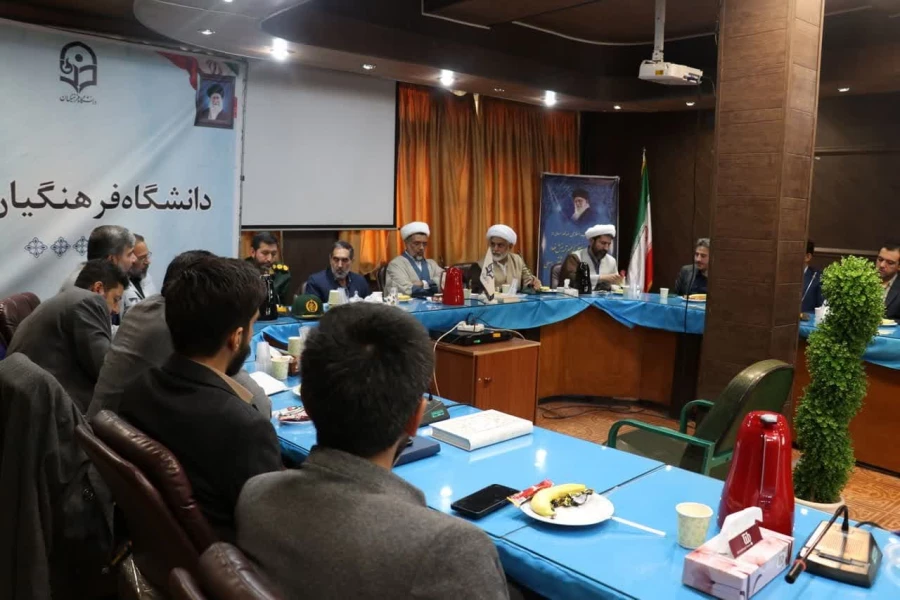 نشست هماهنگی روز قشروسالروز تشکیل بسیج دانشحووطلبه به میزبانی دانشگاه فرهنگیان کرمان برگزار شد 5