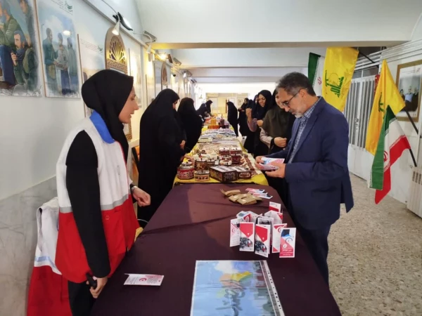برپایی بازارچه خیریه فرهنگ مقاومت در پردیس شهید باهنر دانشگاه فرهنگیان کرمان 2
