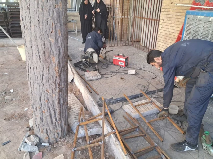 ساخت پله تخت های فلزی درکارگاه ساخت تخت فلزی دانشگاه فرهنگیان کرمان 2