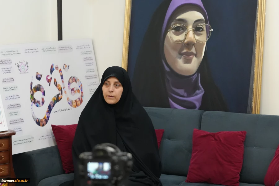 دیدار اعضای بسیج دانشجویی دانشگاه فرهنگیان استان کرمان با خانواده شهیده دانشجومعلم فائزه رحیمی 2