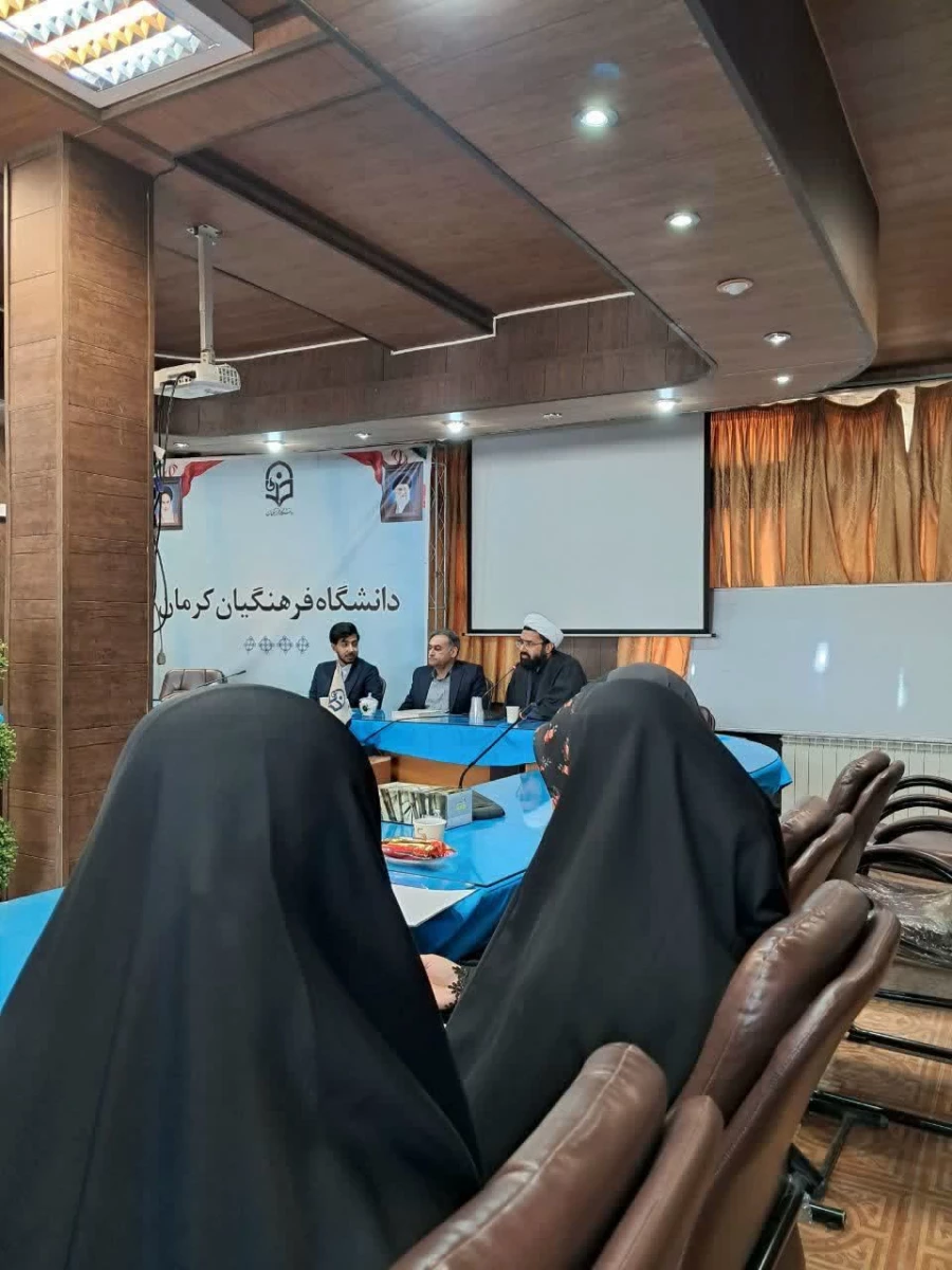  نشست هم اندیشی پیرامون مسائل انجمن علمی پژوهشگری و زیرمجموعه های وابسته به آن و انجمن علمی مطالعات برنامه درسی کرمان.
 3