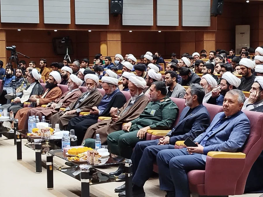 وظیفه ما به عنوان بسیج دانشگاه ها و حوزه های علمیه، دفاع از انقلاب اسلامی ایران است. 2