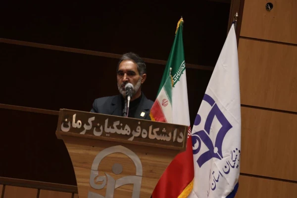 وظیفه ما به عنوان بسیج دانشگاه ها و حوزه های علمیه، دفاع از انقلاب اسلامی ایران است. 3