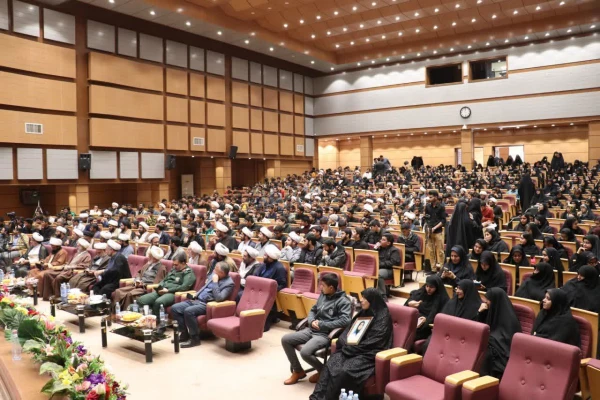 وظیفه ما به عنوان بسیج دانشگاه ها و حوزه های علمیه، دفاع از انقلاب اسلامی ایران است. 4