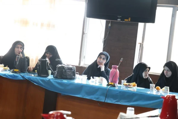 نشست هم اندیشی بسیج اساتید دانشگاه فرهنگیان استان کرمان با عنوان:
 بصیرت افزایی درآسیب های اجتماعی
 4