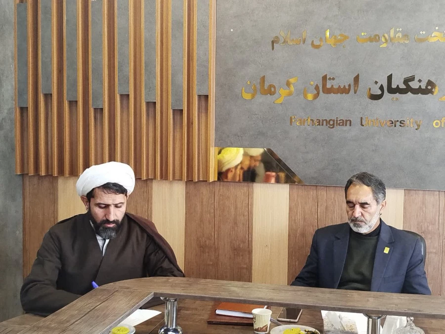 دکترتوان درستاد اقامه نماز دانشگاه فرهنگیان استان بر فراهم شدن زمینه های ترویج  نماز در دانشگاه تاکید کردند. 3