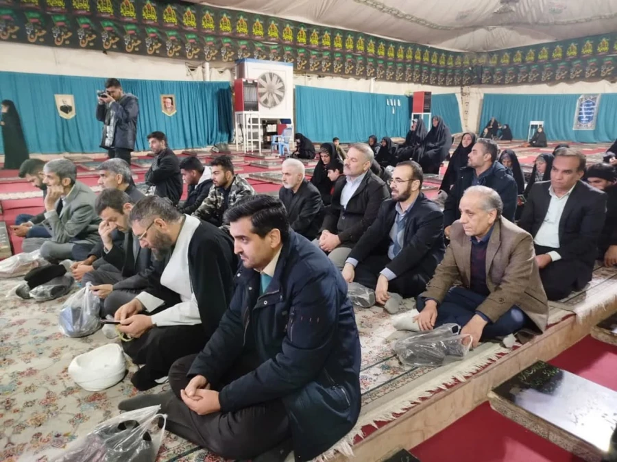 ادای احترام شرکت کنندگان دردومین همایش ملی «آموزه های تربیت در مکتب شهیدسلیمانی»به مقام شامخ سردار شهید حاج قاسم سلیمانی  6