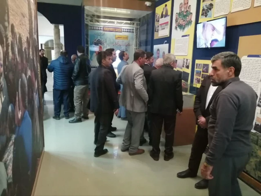 بازدید شرکت کنندگان دومین همایش ملی آموزه های تربیت در مکتب شهیدسلیمانی از موزه دفاع مقدس کرمان 2