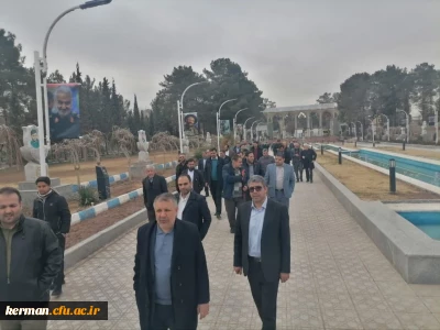 بازدید شرکت کنندگان دومین همایش ملی آموزه های تربیت در مکتب شهیدسلیمانی از موزه دفاع مقدس کرمان