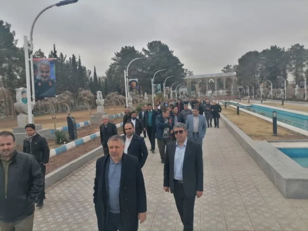 بازدید شرکت کنندگان دومین همایش ملی آموزه های تربیت در مکتب شهیدسلیمانی از موزه دفاع مقدس کرمان 7