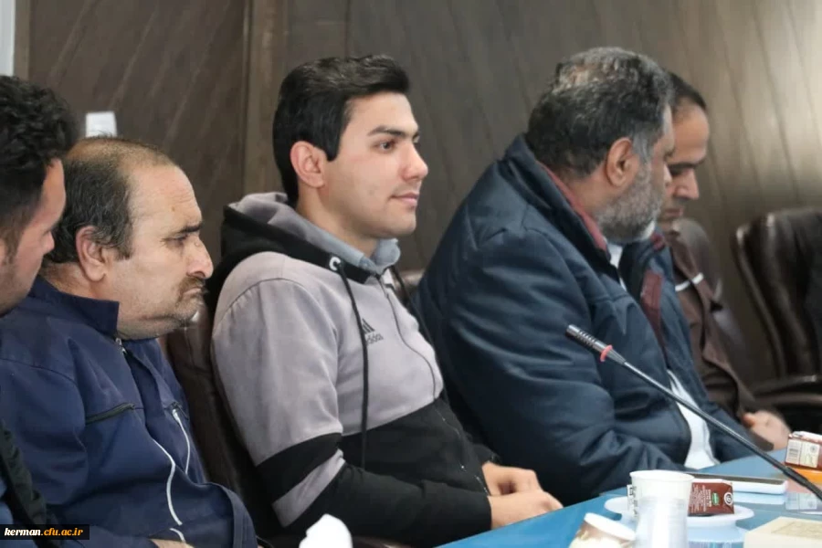 نشست صمیمی مسئولین دانشگاه فرهنگیان کرمان با عوامل اجرایی حوزه امور عمومی دانشگاه  6