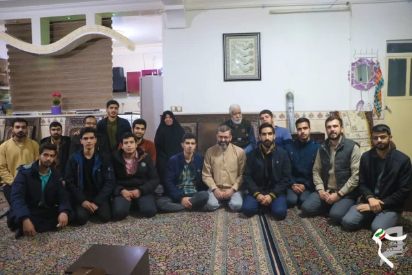 دیدارخادمین وکادر اجرایی راهیان نور دانشگاه فرهنگیان استان کرمان با خانواده شهید رنجبر  5