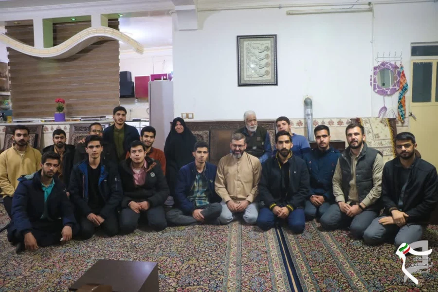 دیدارخادمین وکادر اجرایی راهیان نور دانشگاه فرهنگیان استان کرمان با خانواده شهید رنجبر  5