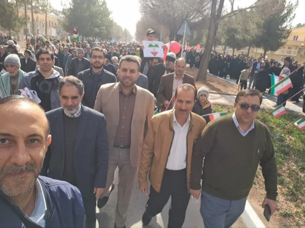 حضور اساتید، دانشجومعلمان و کارکنان دانشگاه فرهنگیان استان کرمان  در راهپیمایی یوم الله ۲۲ بهمن  8