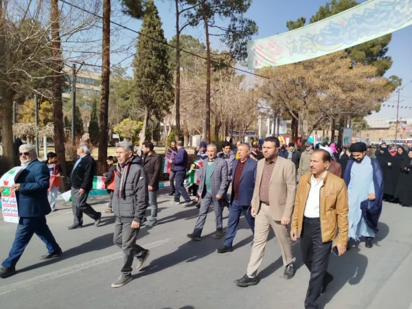 حضور اساتید، دانشجومعلمان و کارکنان دانشگاه فرهنگیان استان کرمان  در راهپیمایی یوم الله ۲۲ بهمن  10