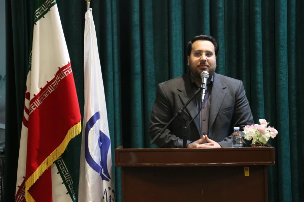 روایت دیدار حجت الاسلام قرائتی با دانشجومعلمان کزمانی در هوای بارانی 3