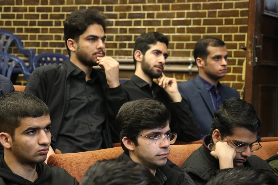 روایت دیدار حجت الاسلام قرائتی با دانشجومعلمان کزمانی در هوای بارانی 5