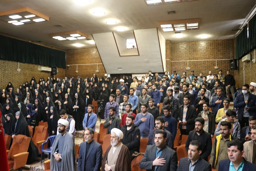 روایت دیدار حجت الاسلام قرائتی با دانشجومعلمان کزمانی در هوای بارانی 8