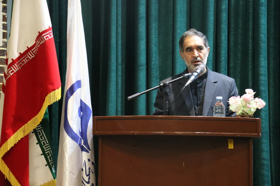 روایت دیدار حجت الاسلام قرائتی با دانشجومعلمان کزمانی در هوای بارانی 9