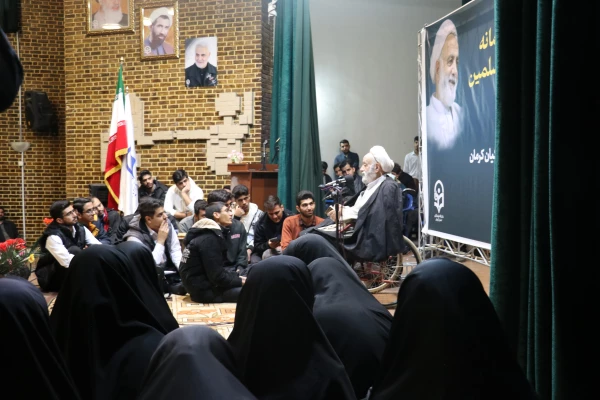 روایت دیدار حجت الاسلام قرائتی با دانشجومعلمان کزمانی در هوای بارانی 10