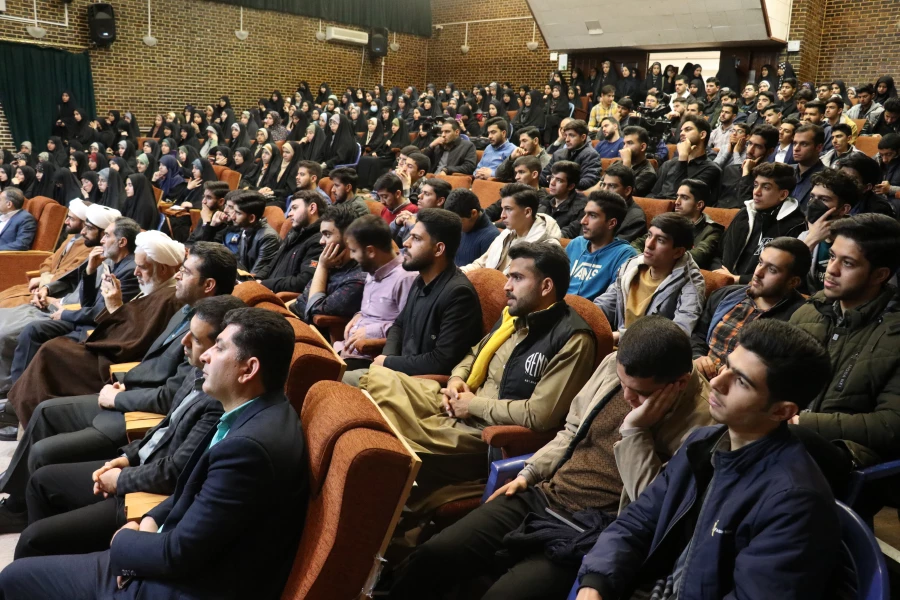 روایت دیدار حجت الاسلام قرائتی با دانشجومعلمان کزمانی در هوای بارانی 14