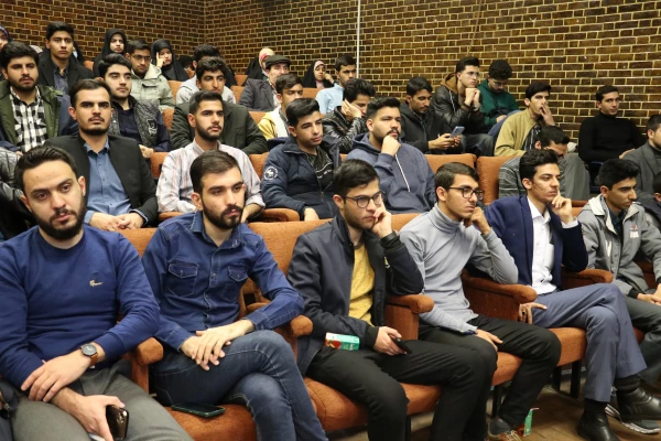 روایت دیدار حجت الاسلام قرائتی با دانشجومعلمان کزمانی در هوای بارانی 15