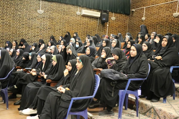 روایت دیدار حجت الاسلام قرائتی با دانشجومعلمان کزمانی در هوای بارانی 17