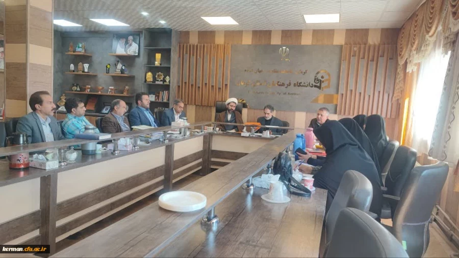 بررسی نقاط قوت و ضعف  دانشگاه در جلسه شورای مدیریت دانشگاه فرهنگیان کرمان 

 2