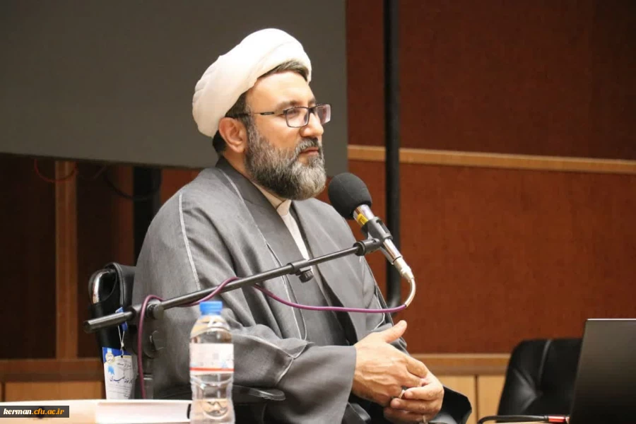  برگزاری نشست بصیرتی "شناخت جریانات انحراف دینی" در دانشگاه فرهنگیان کرمان 
 2