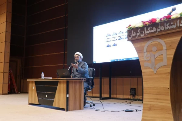  برگزاری نشست بصیرتی "شناخت جریانات انحراف دینی" در دانشگاه فرهنگیان کرمان 
 2