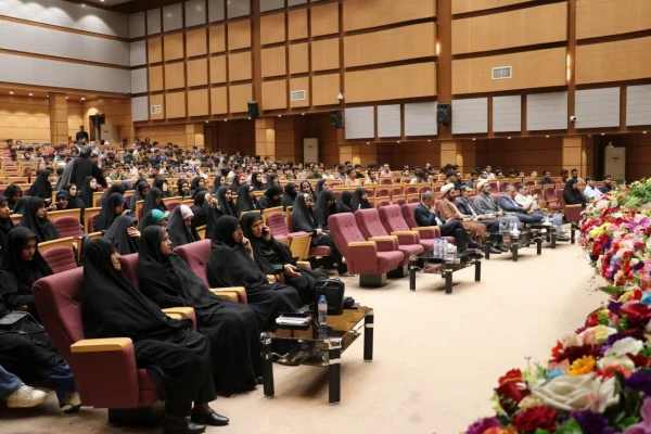  برگزاری نشست بصیرتی "شناخت جریانات انحراف دینی" در دانشگاه فرهنگیان کرمان 
 6