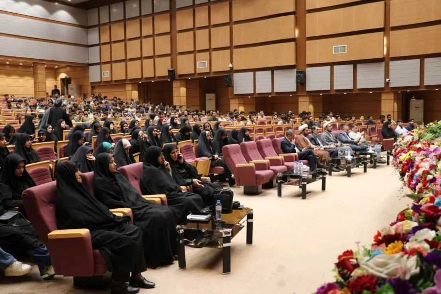  برگزاری نشست بصیرتی "شناخت جریانات انحراف دینی" در دانشگاه فرهنگیان کرمان 
 6