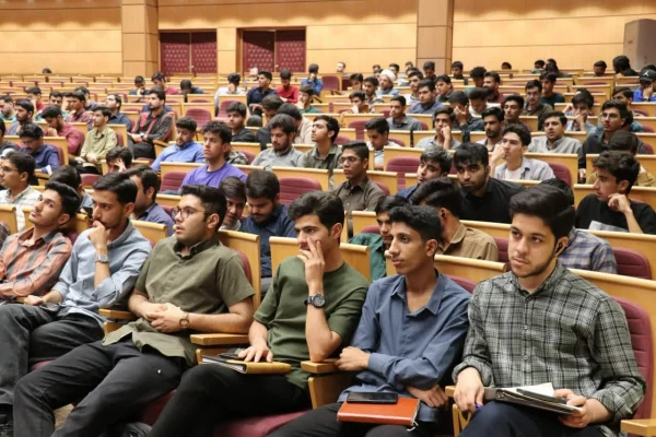  برگزاری نشست بصیرتی "شناخت جریانات انحراف دینی" در دانشگاه فرهنگیان کرمان 
 8