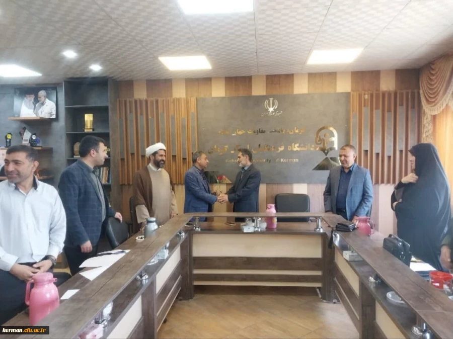 تاکیدبرعظمت و مقام معلم در آموزه های دینی  3