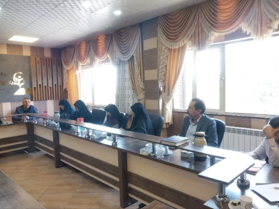 تاکیدبرعظمت و مقام معلم در آموزه های دینی  4