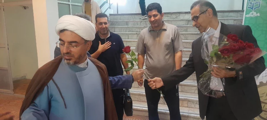 دیدار صمیمی مسئولان دانشگاه فرهنگیان کرمان با اساتید،کارکنان و دانشجویان به مناسبت روز معلم

 2