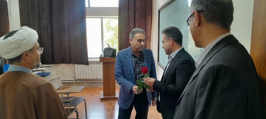 دیدار صمیمی مسئولان دانشگاه فرهنگیان کرمان با اساتید،کارکنان و دانشجویان به مناسبت روز معلم

 3