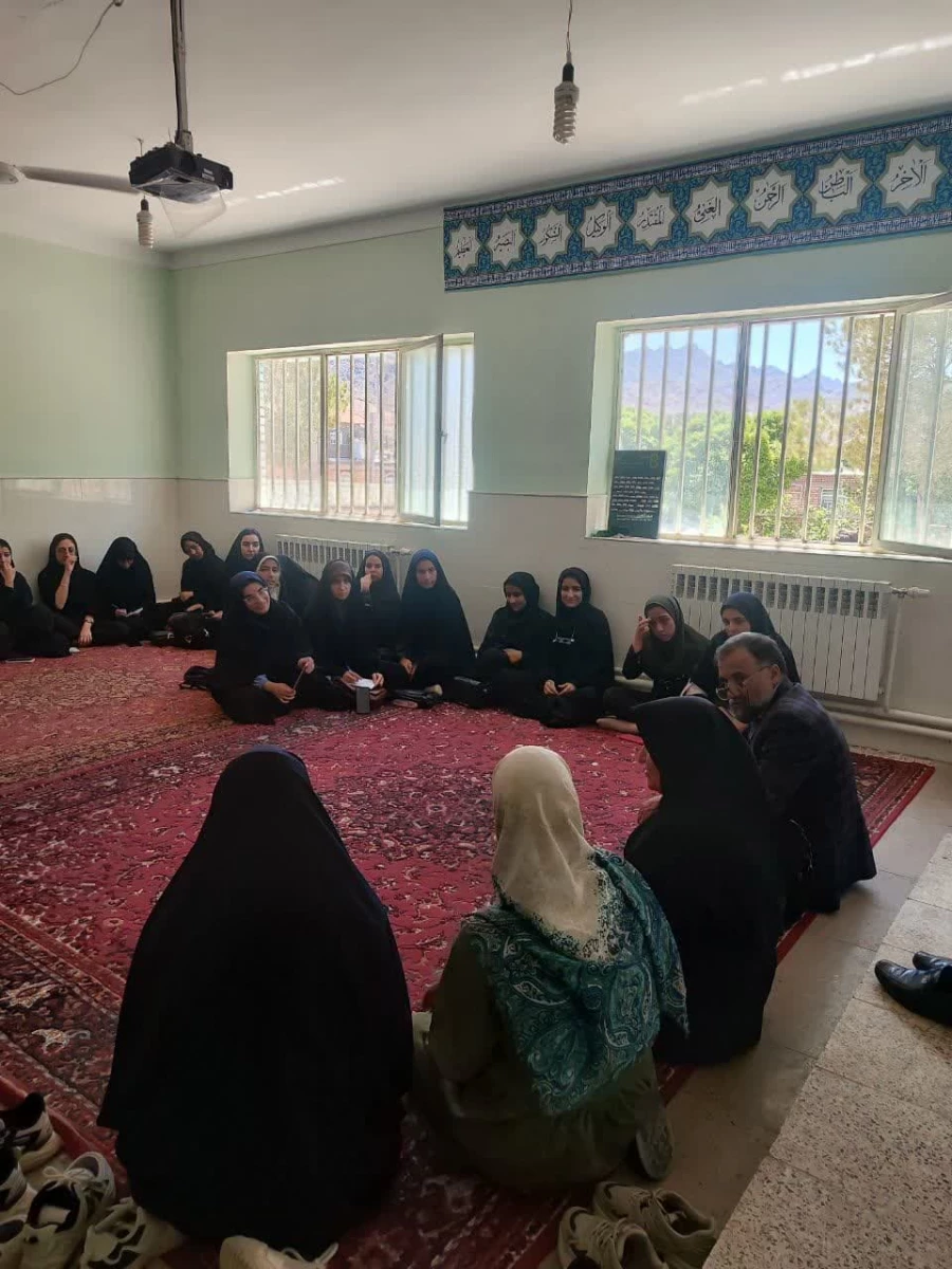 بازدید علمی از مدارس  چند پایه داوران رفسنجان 

 3