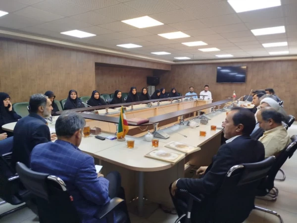 تقدیر از کارشناسان و سرپرستان خوابگاههای دانشجویی به مناسبت هفته سراهای دانشجویی

 2