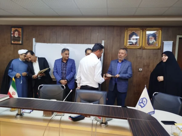 تقدیر از کارشناسان و سرپرستان خوابگاههای دانشجویی به مناسبت هفته سراهای دانشجویی

 8