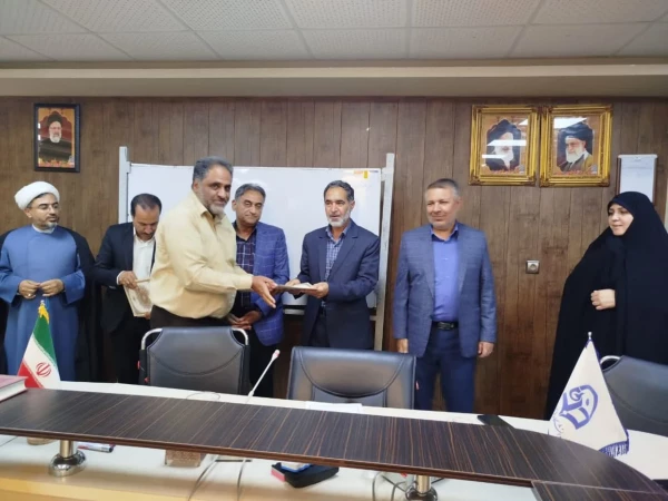 تقدیر از کارشناسان و سرپرستان خوابگاههای دانشجویی به مناسبت هفته سراهای دانشجویی

 9