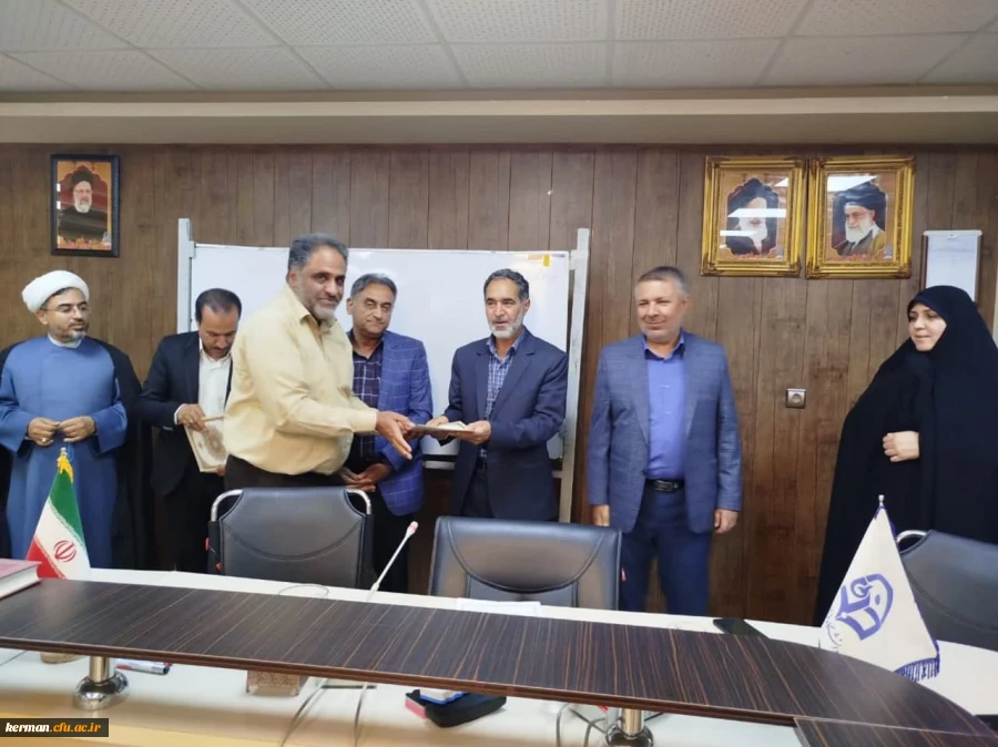 تقدیر از کارشناسان و سرپرستان خوابگاههای دانشجویی به مناسبت هفته سراهای دانشجویی

 9