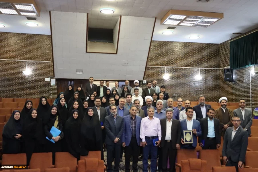 نشست صمیمی اساتید و اعضای هیأت علمی با مسئولین دانشگاه بمناسبت بزرگداشت مقام معلم و دهه سرآمدی آموزش 2