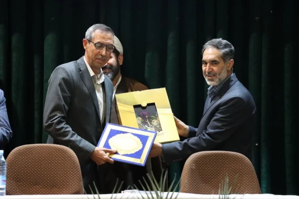 نشست صمیمی اساتید و اعضای هیأت علمی با مسئولین دانشگاه بمناسبت بزرگداشت مقام معلم و دهه سرآمدی آموزش 4