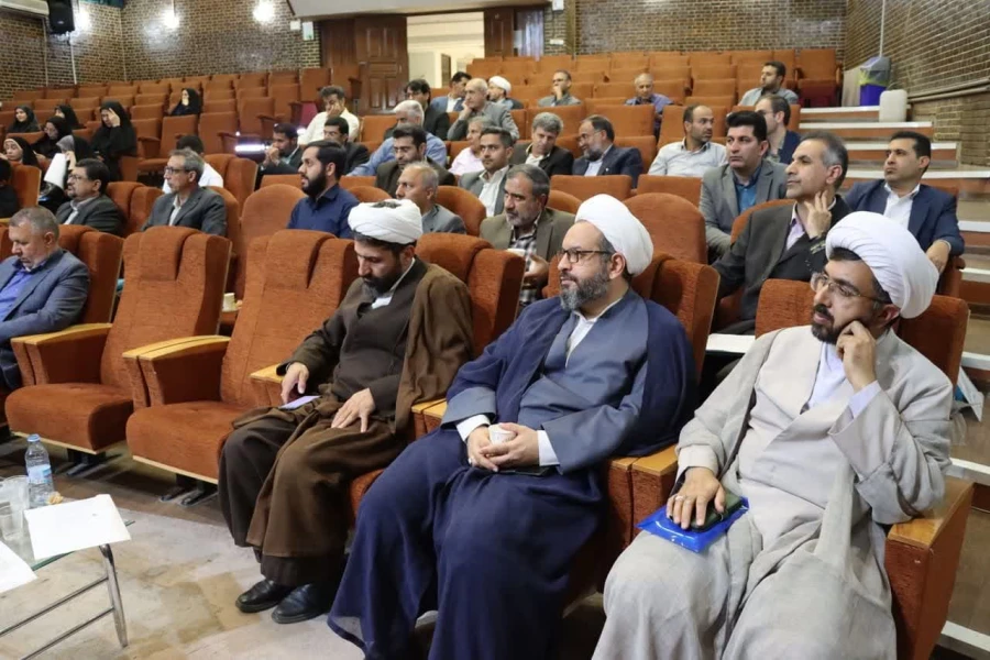 نشست صمیمی اساتید و اعضای هیأت علمی با مسئولین دانشگاه بمناسبت بزرگداشت مقام معلم و دهه سرآمدی آموزش 6