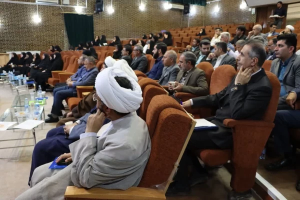 نشست صمیمی اساتید و اعضای هیأت علمی با مسئولین دانشگاه بمناسبت بزرگداشت مقام معلم و دهه سرآمدی آموزش 8