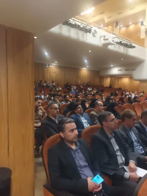 ریاضی و فلسفه مادر همه علوم هستند.

 2