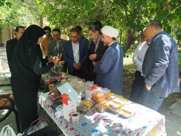 بازدید مسئولین دانشگاه فرهنگیان استان از بازارچه محصولات بومی محلی دانشجویی در پردیس خواجه نصیرالدین طوسی  2