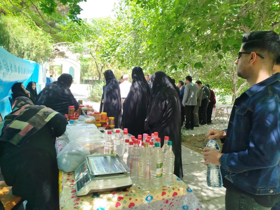 بازدید مسئولین دانشگاه فرهنگیان استان از بازارچه محصولات بومی محلی دانشجویی در پردیس خواجه نصیرالدین طوسی  4