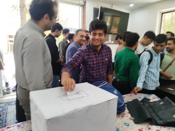 بازدید رئیس دانشگاه فرهنگیان استان کرمان از روند برگزاری انتخابات شورای صنفی،رفاهی پردیس خواجه نصیرالدین طوسی  2